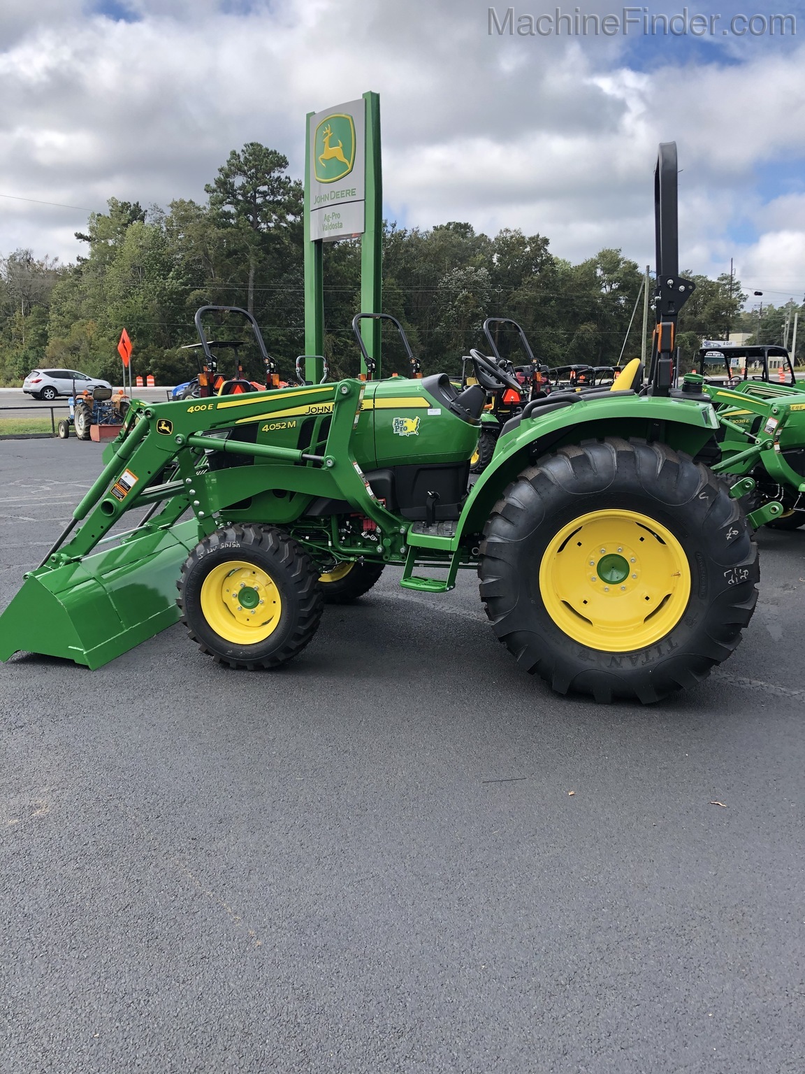 2020 John Deere 4052M Image 1