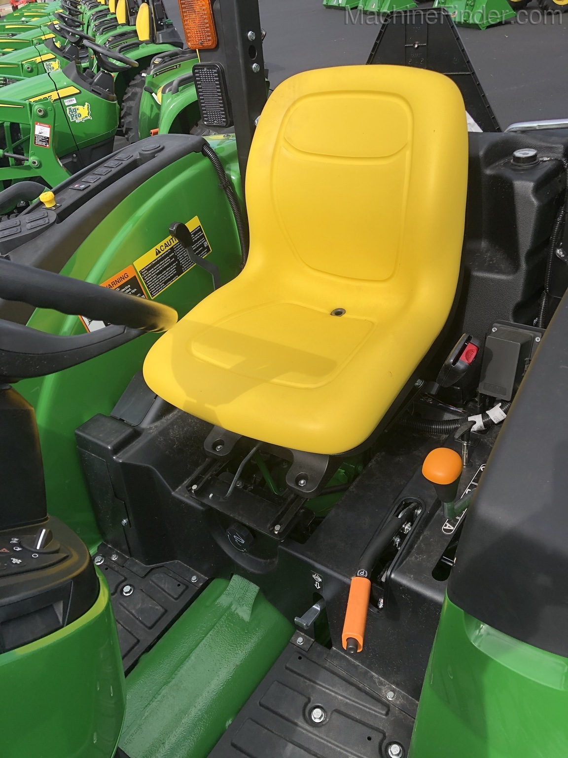 2020 John Deere 4052M Image 5