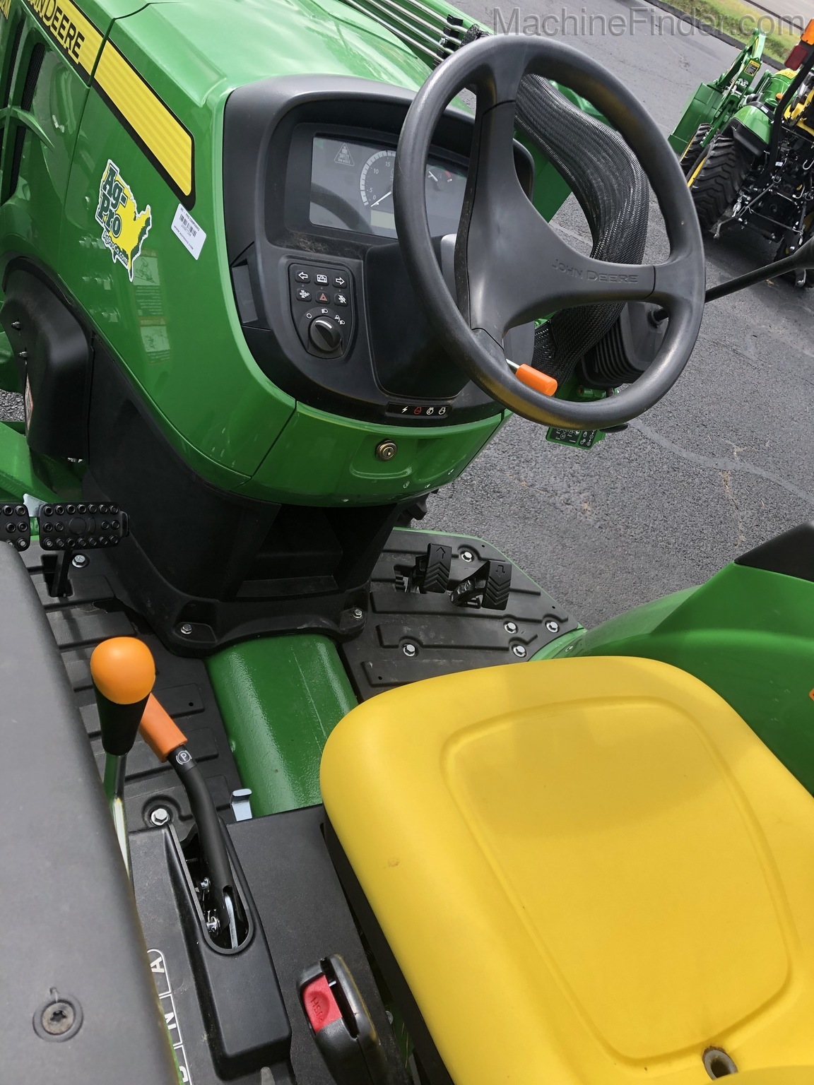 2020 John Deere 4052M Image 6