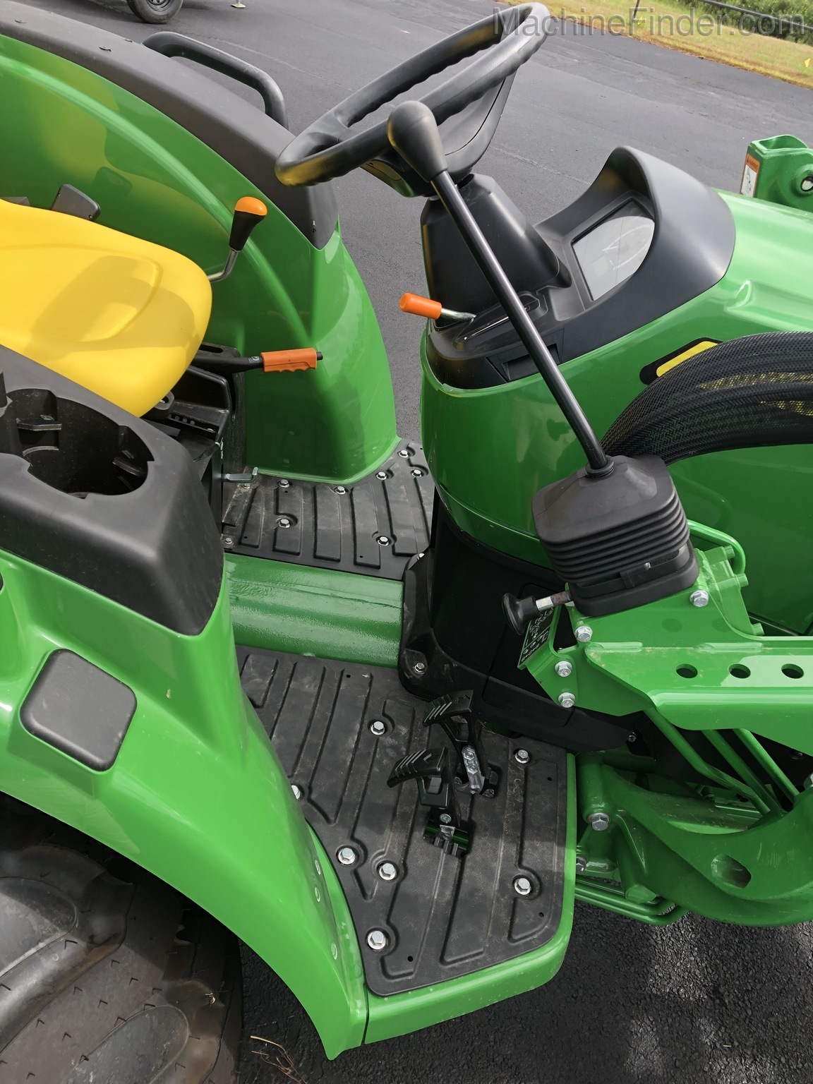 2020 John Deere 4052M Image 7