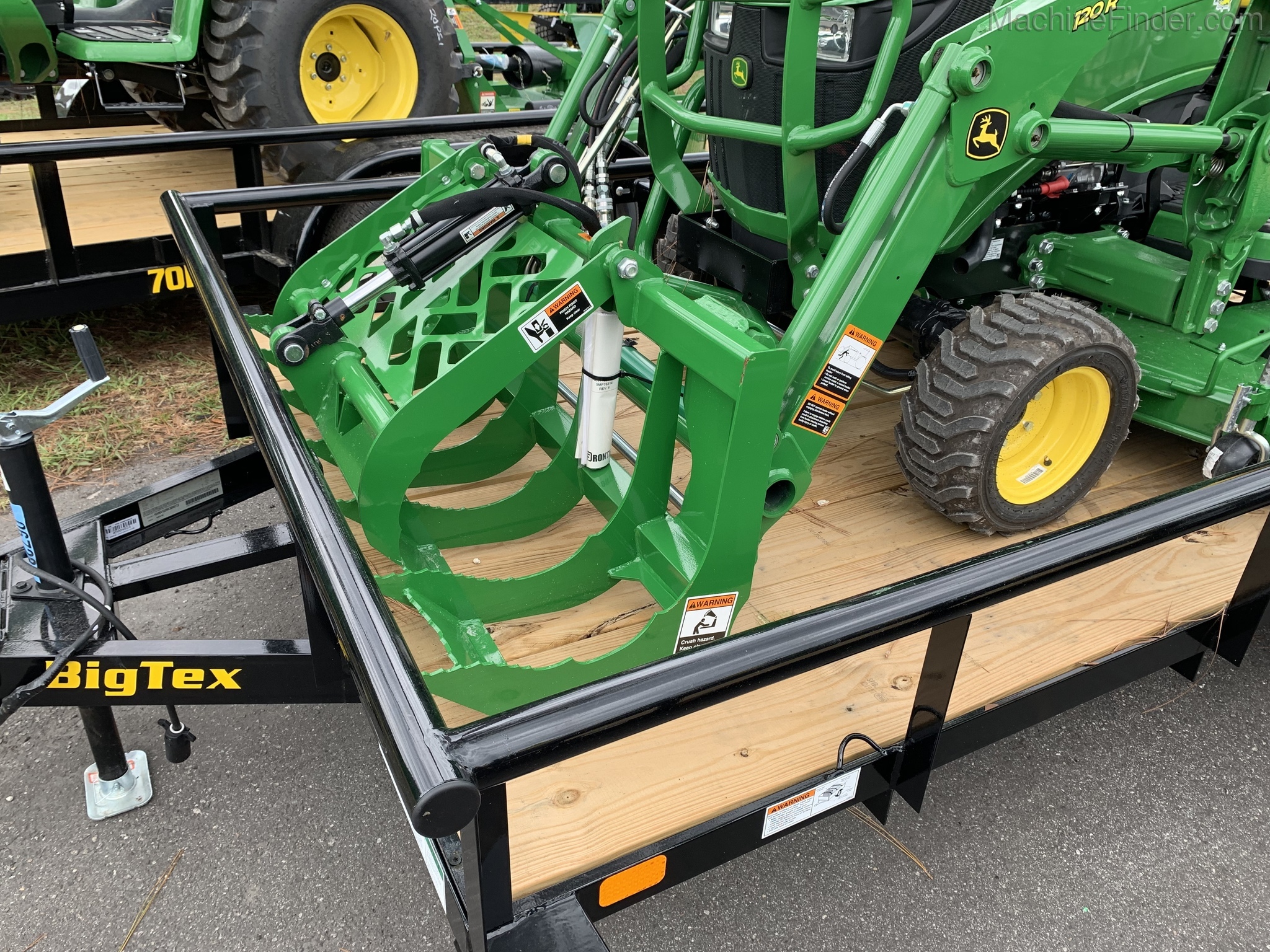 2020 John Deere 1025R Image 8