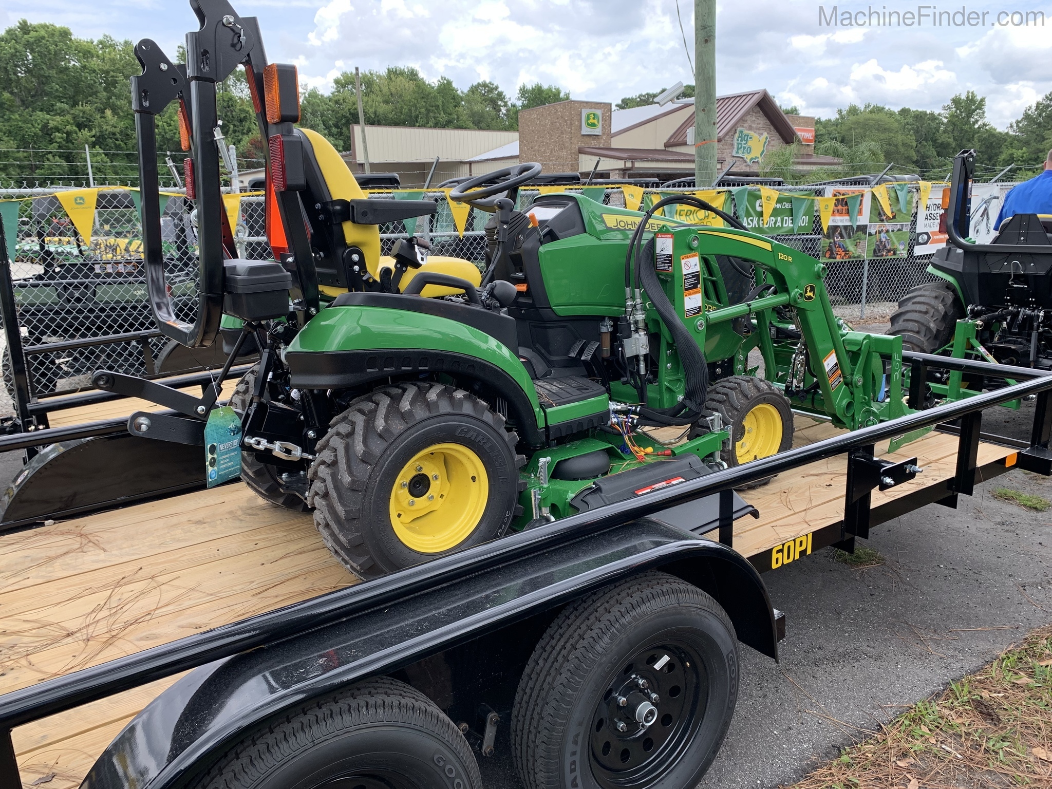 2020 John Deere 1025R Image 4
