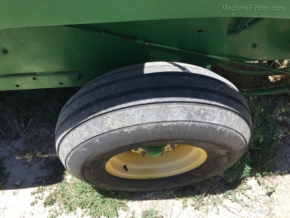 2005 John Deere 348 Image 4