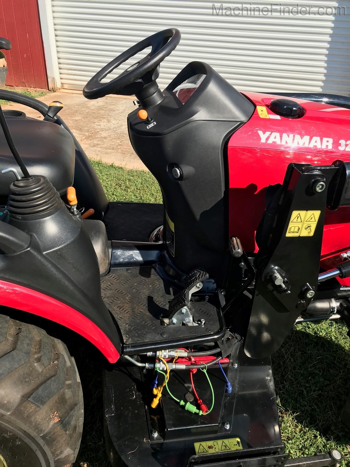 2017 Yanmar 324 Image 4
