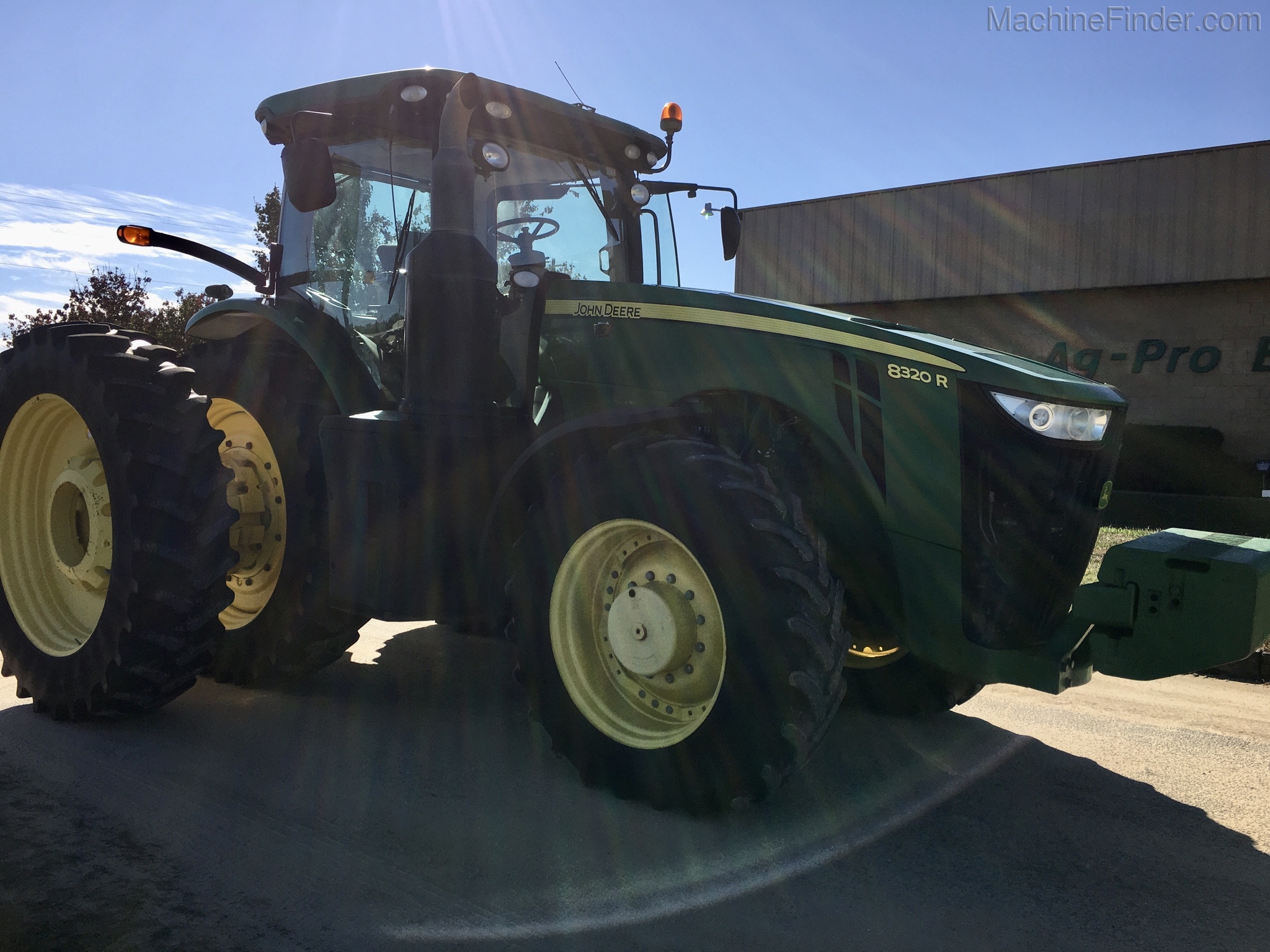 2015 John Deere 8320R Image 2