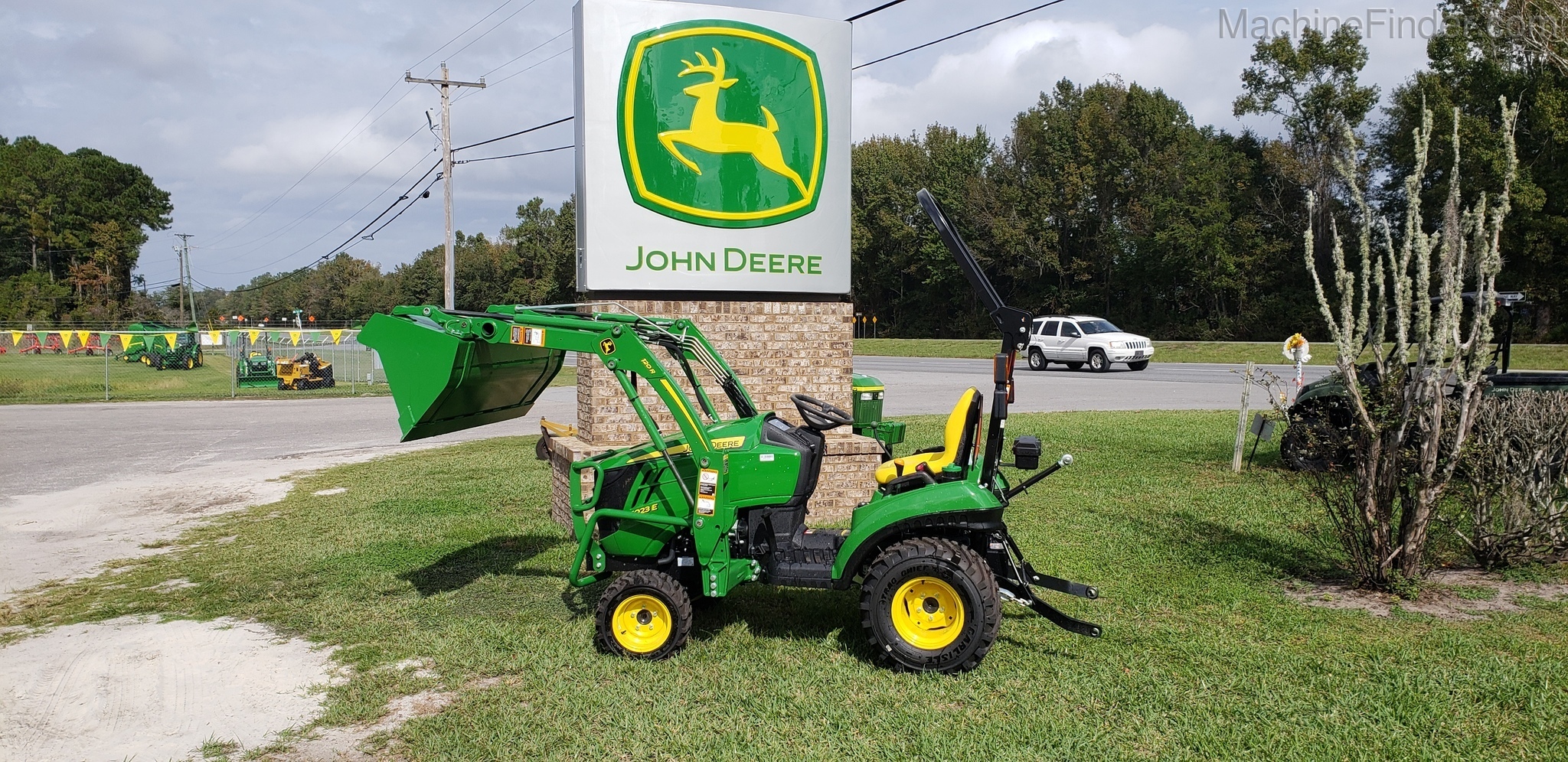 2020 John Deere 1023E Image 1