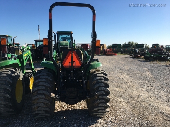 2016 John Deere 3032E Image 2