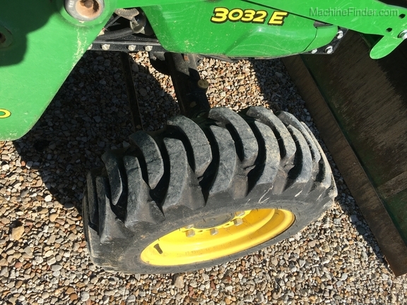 2016 John Deere 3032E Image 3