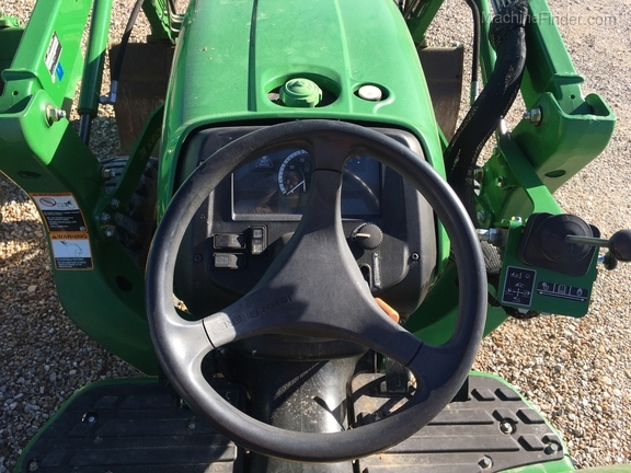 2016 John Deere 3032E Image 4