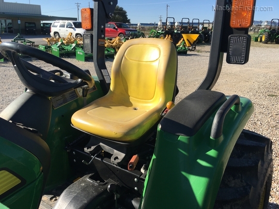 2016 John Deere 3032E Image 6