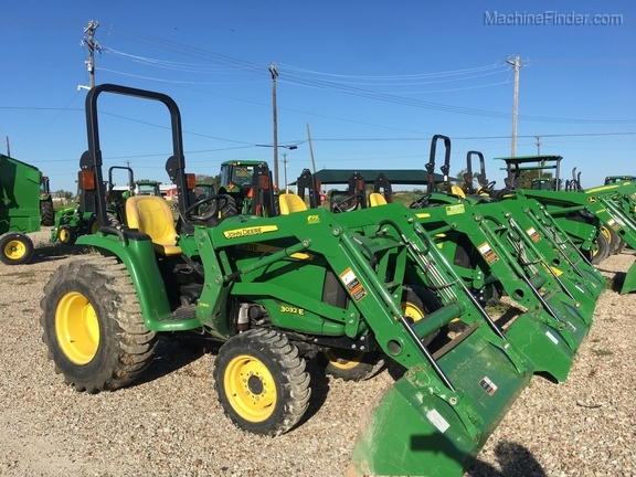 2016 John Deere 3032E Image 1
