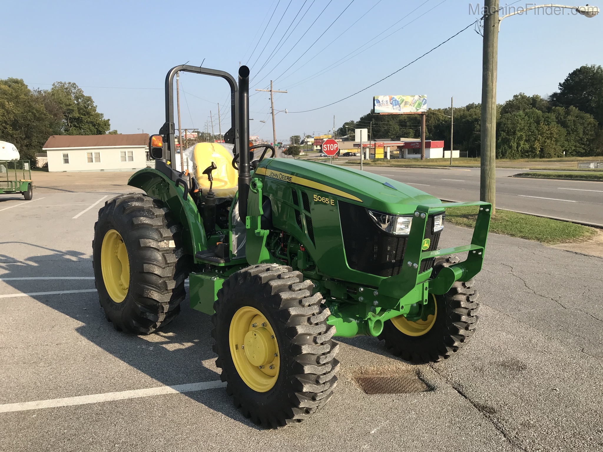 2020 John Deere 5065E Image 3
