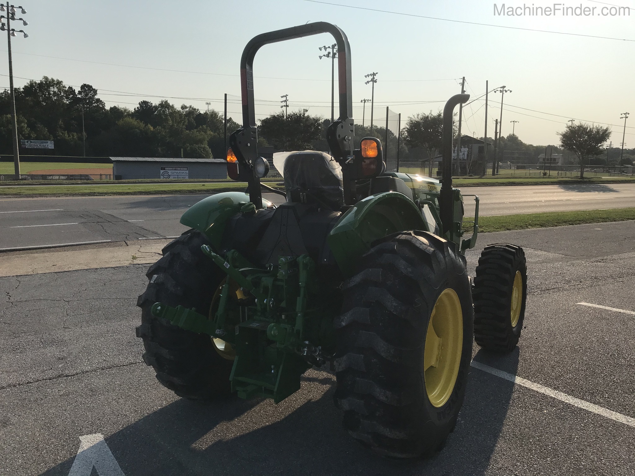 2020 John Deere 5065E Image 5