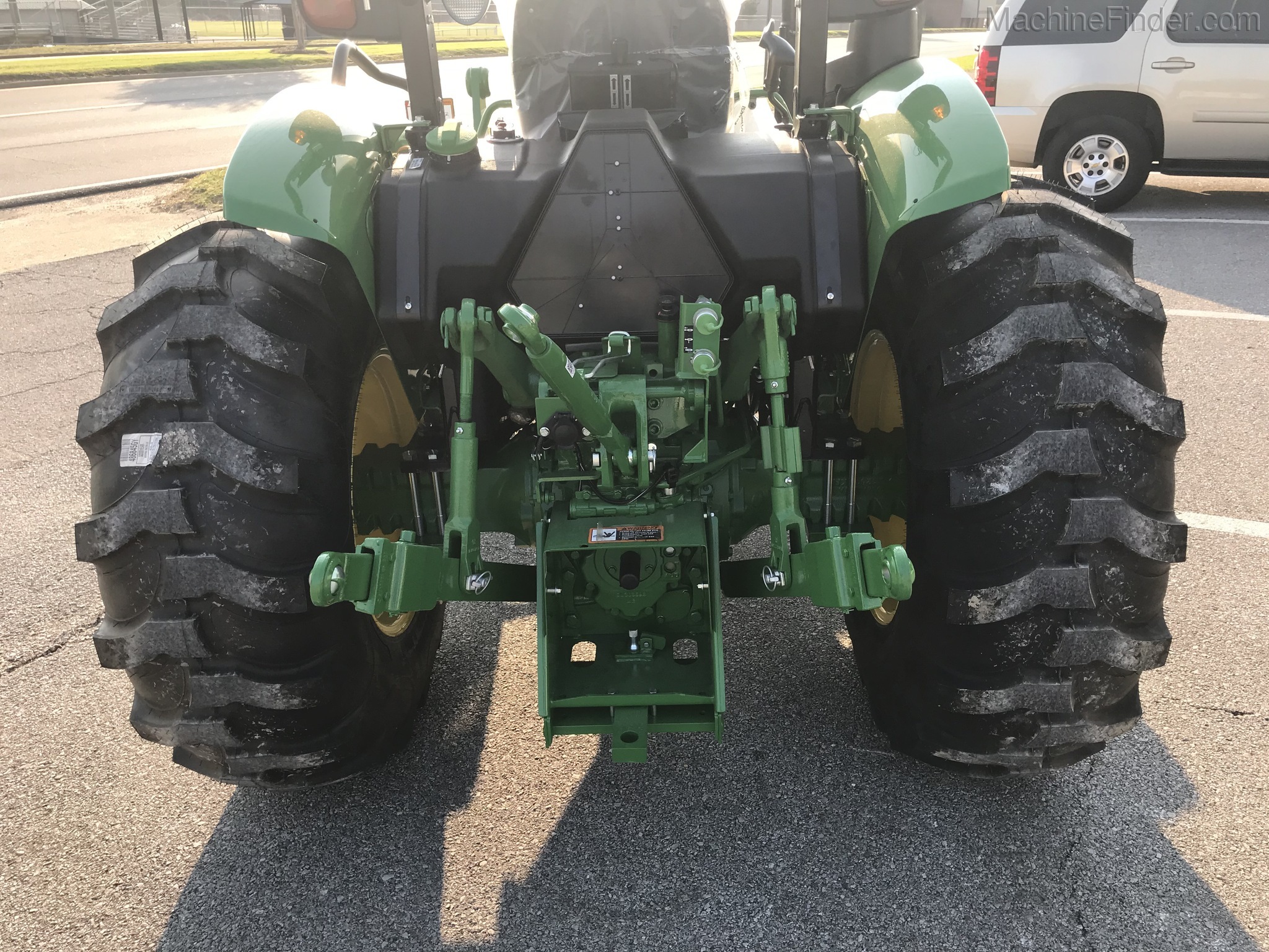 2020 John Deere 5065E Image 6