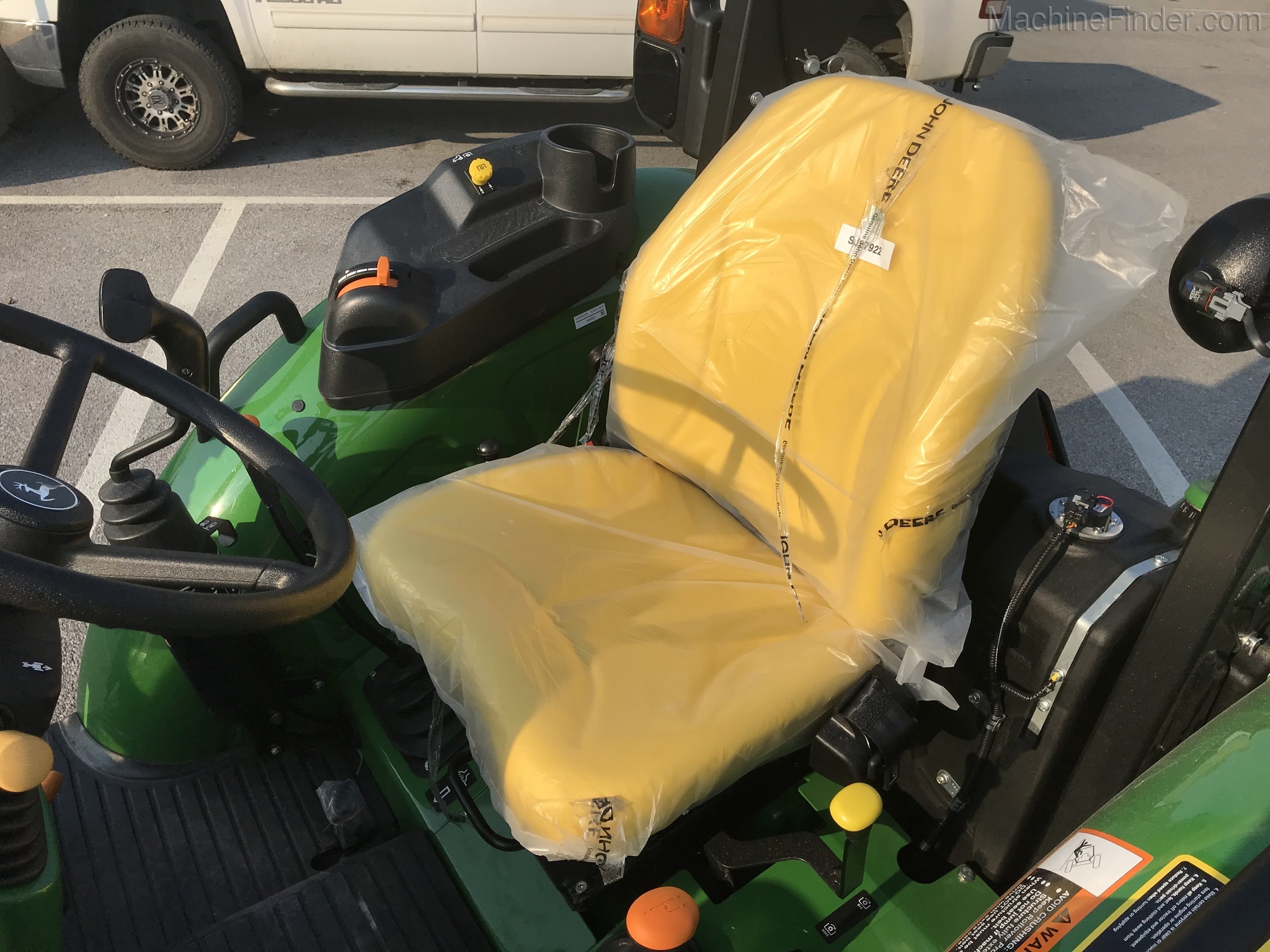 2020 John Deere 5065E Image 9