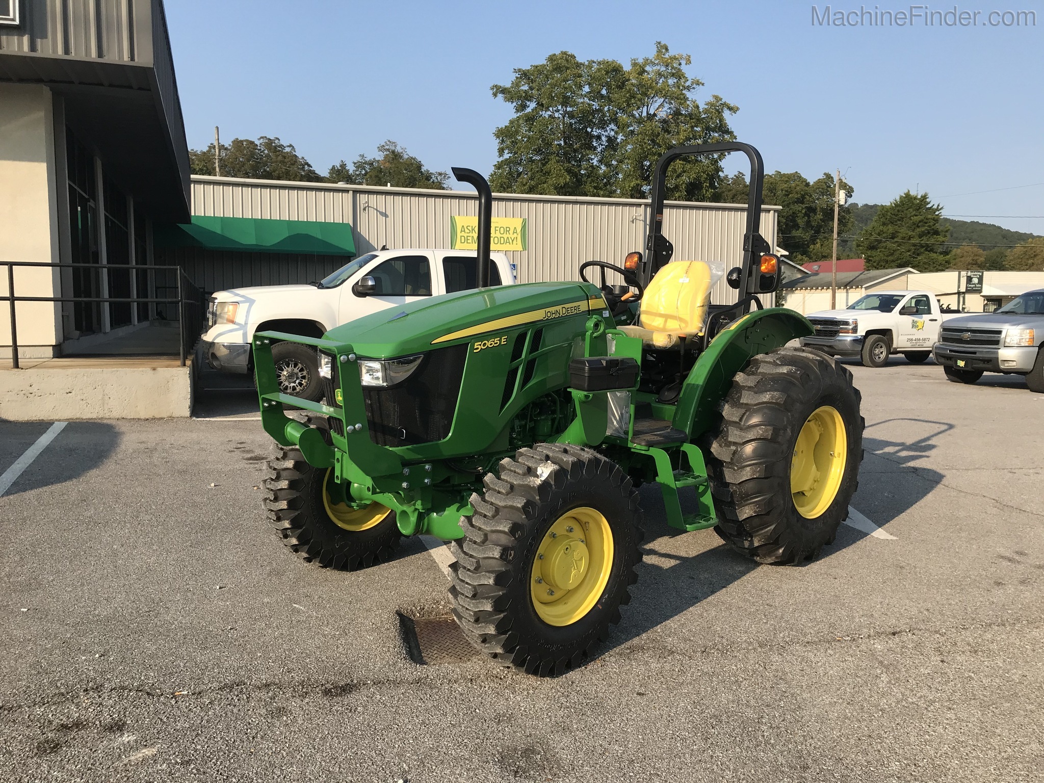 2020 John Deere 5065E Image 2