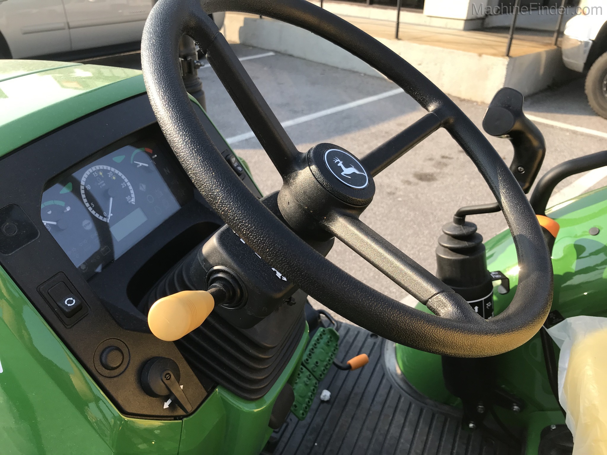 2020 John Deere 5065E Image 8