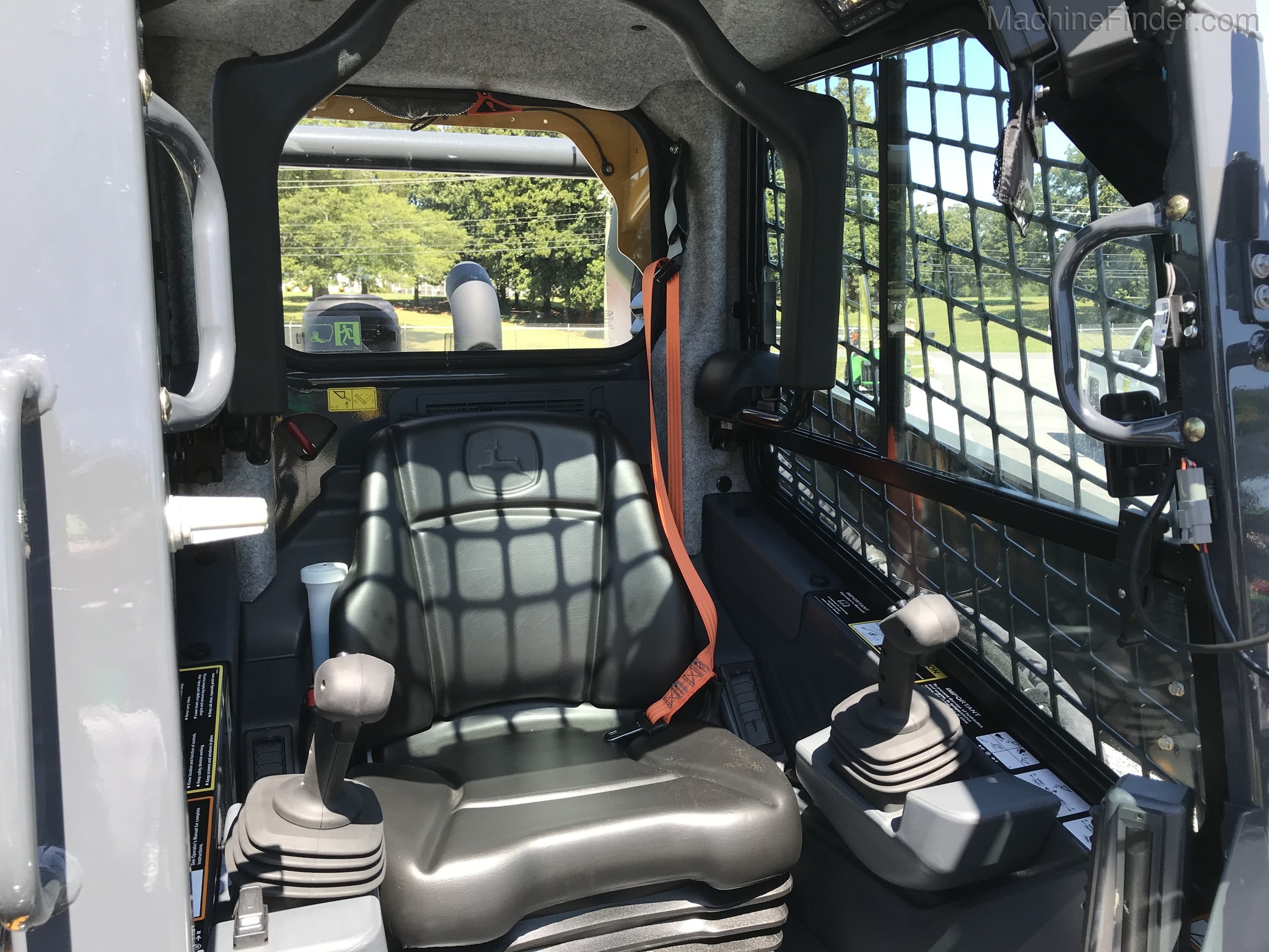 2020 John Deere 331G Image 5