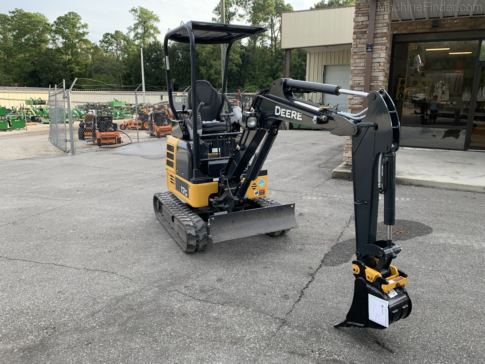 2020 John Deere 17G Image 2