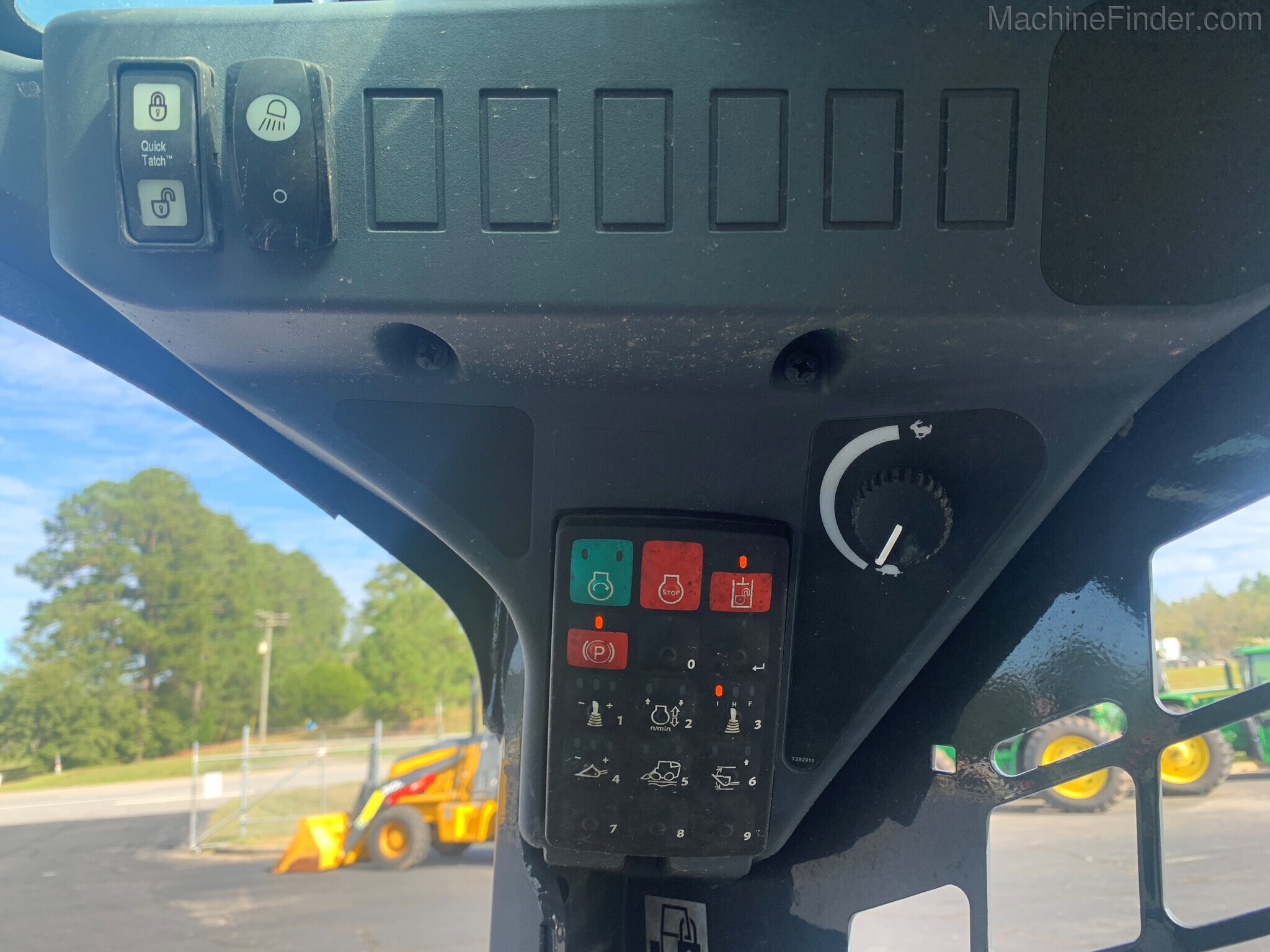 2020 John Deere 325G Image 9