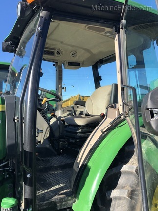 2015 John Deere 5075E Image 4
