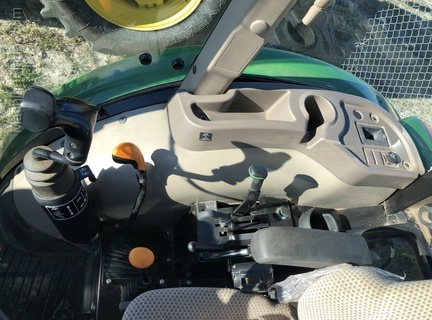 2015 John Deere 5075E Image 6