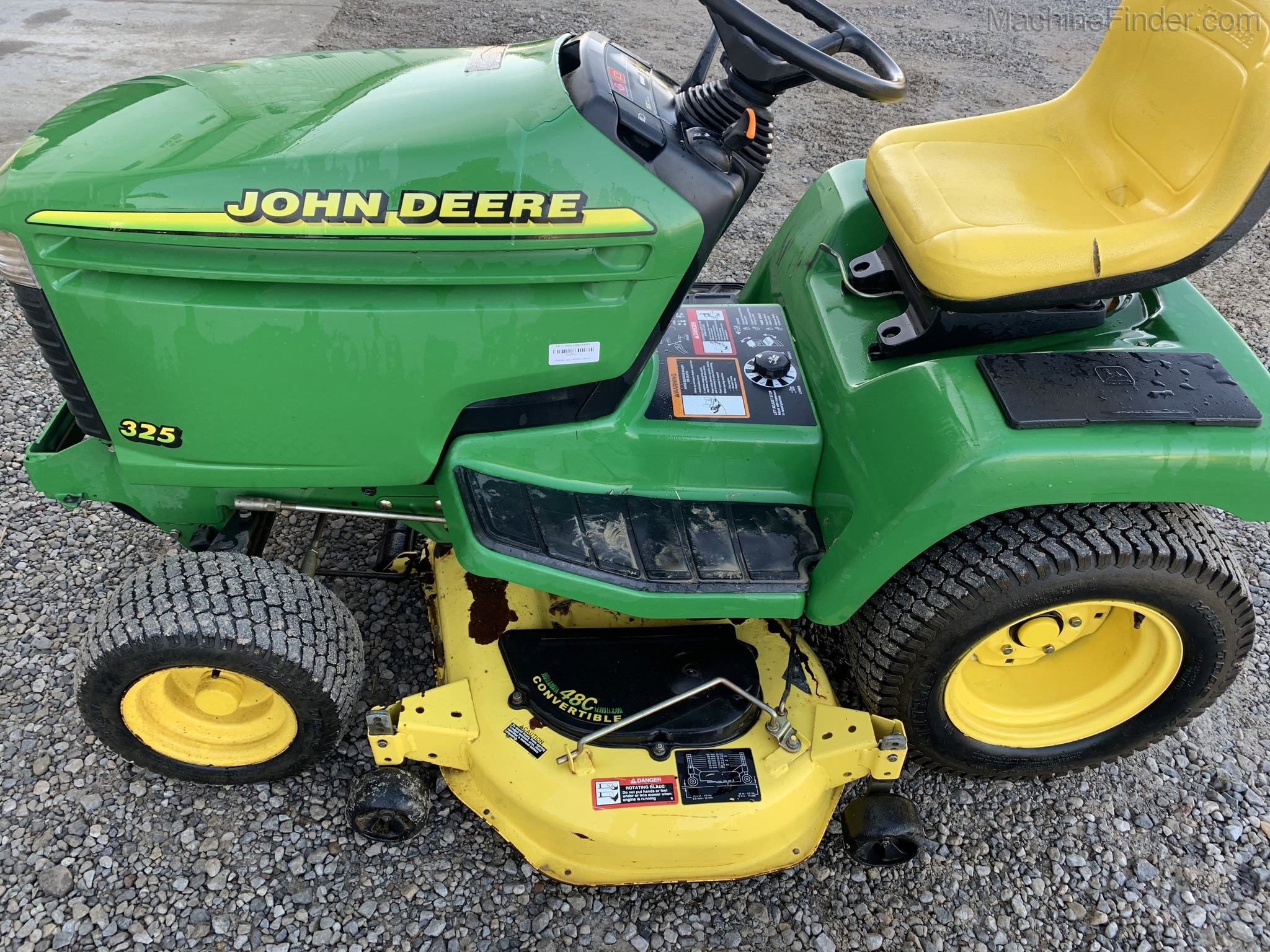 2000 John Deere 325 Image 1