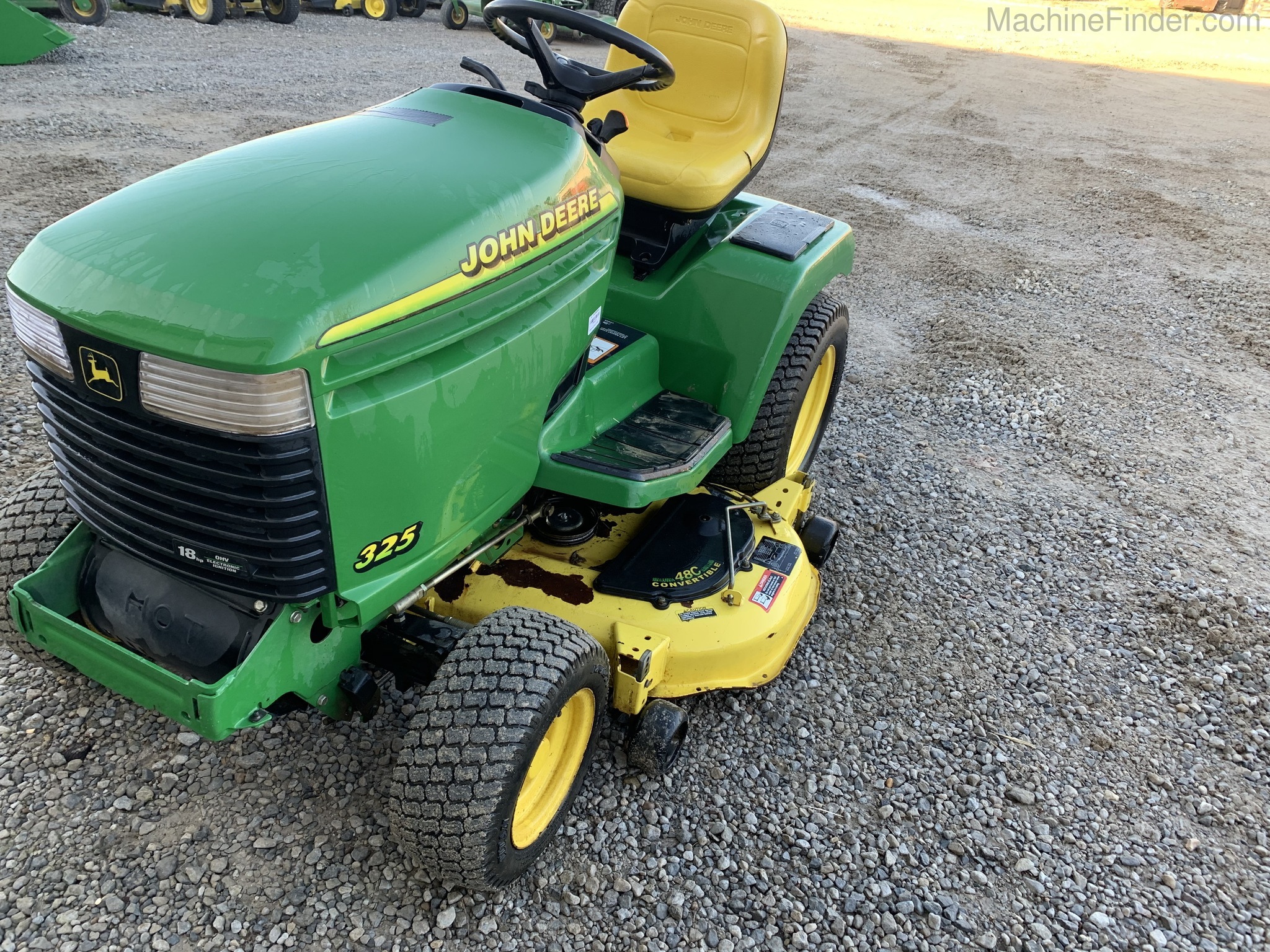 2000 John Deere 325 Image 2