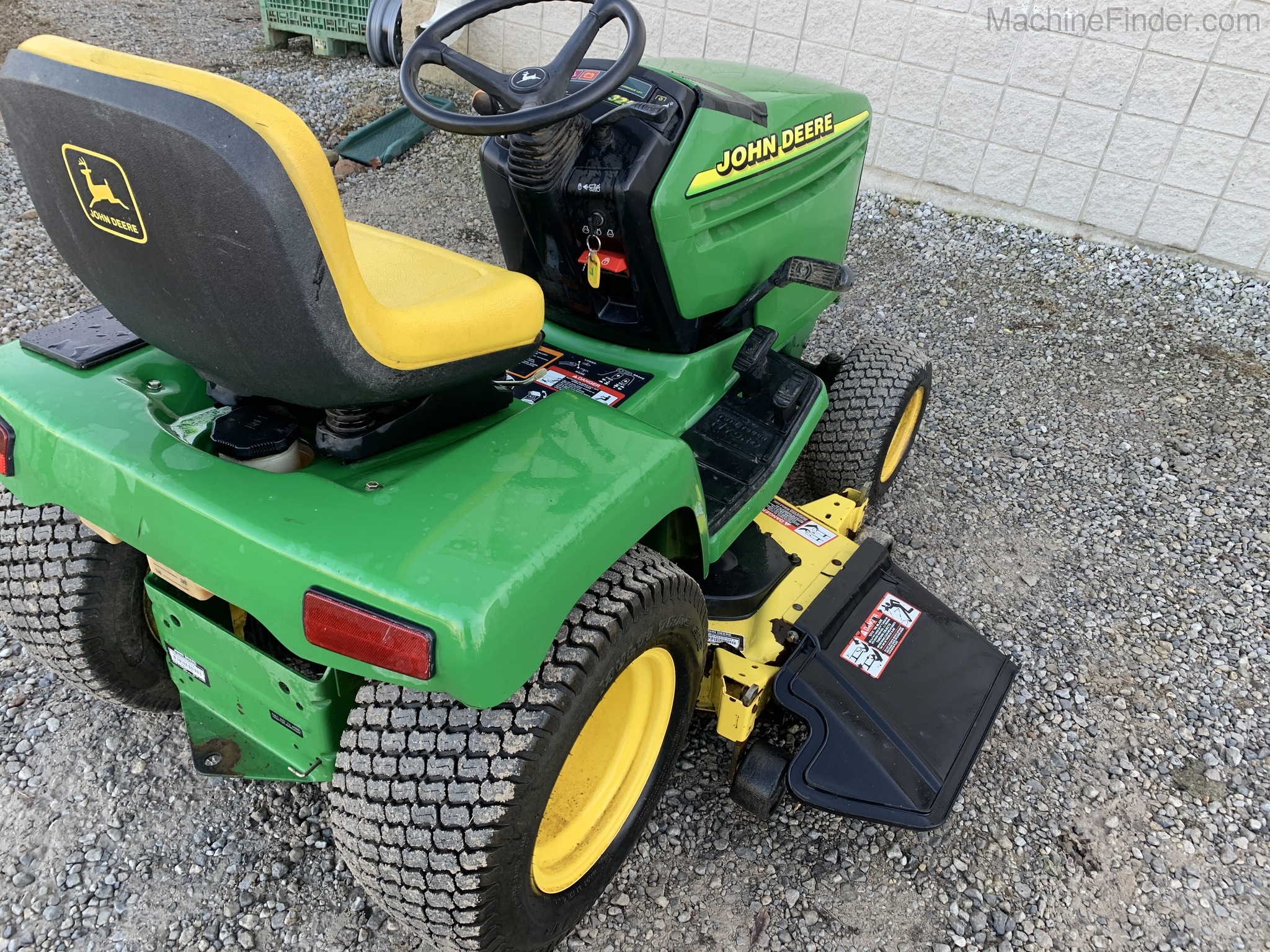 2000 John Deere 325 Image 4