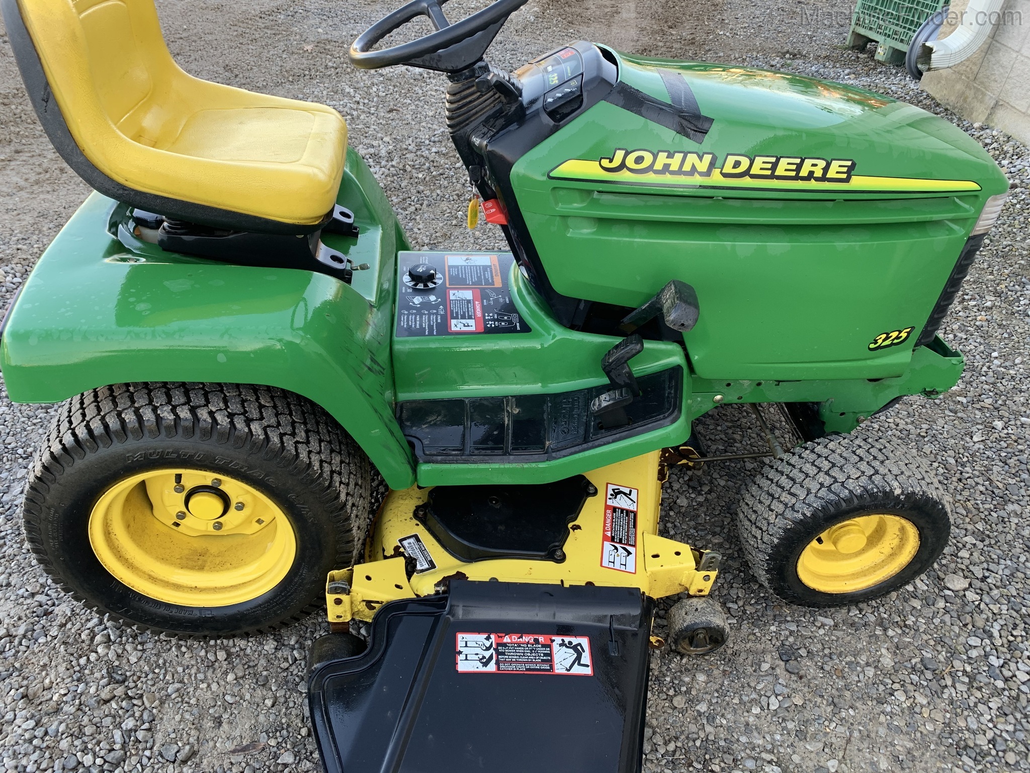 2000 John Deere 325 Image 5
