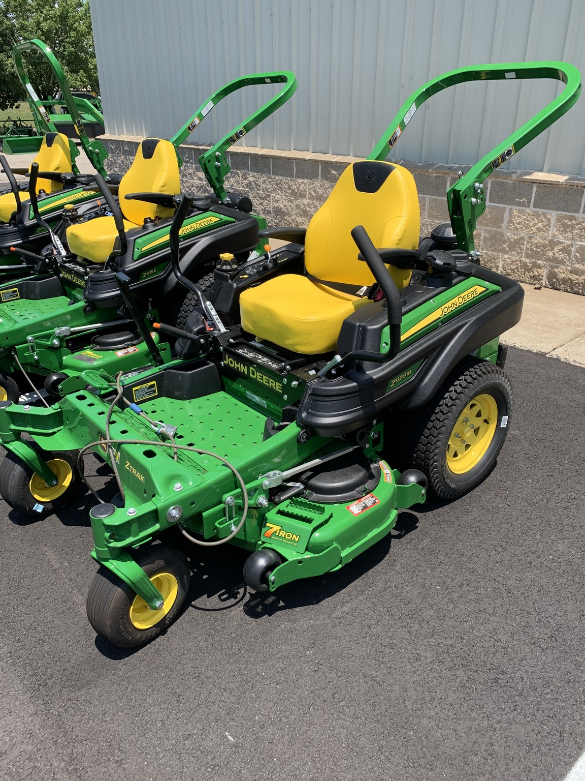 2023 John Deere Z920M Image 3