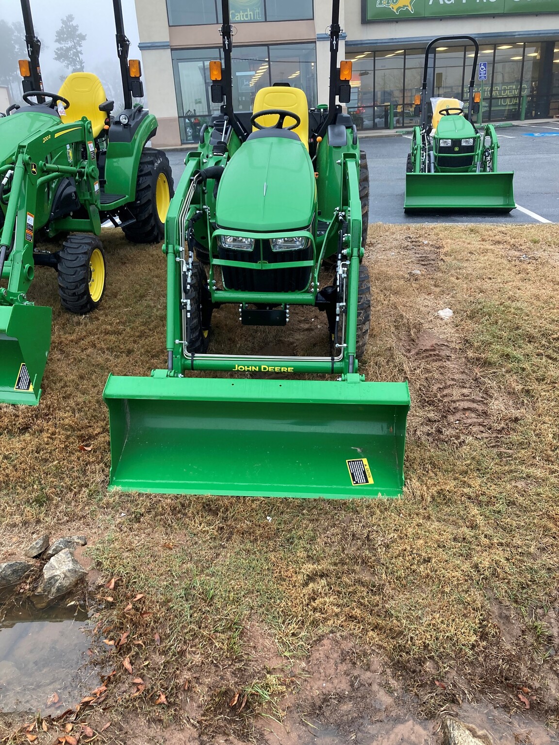 2023 John Deere 3038E Image 2