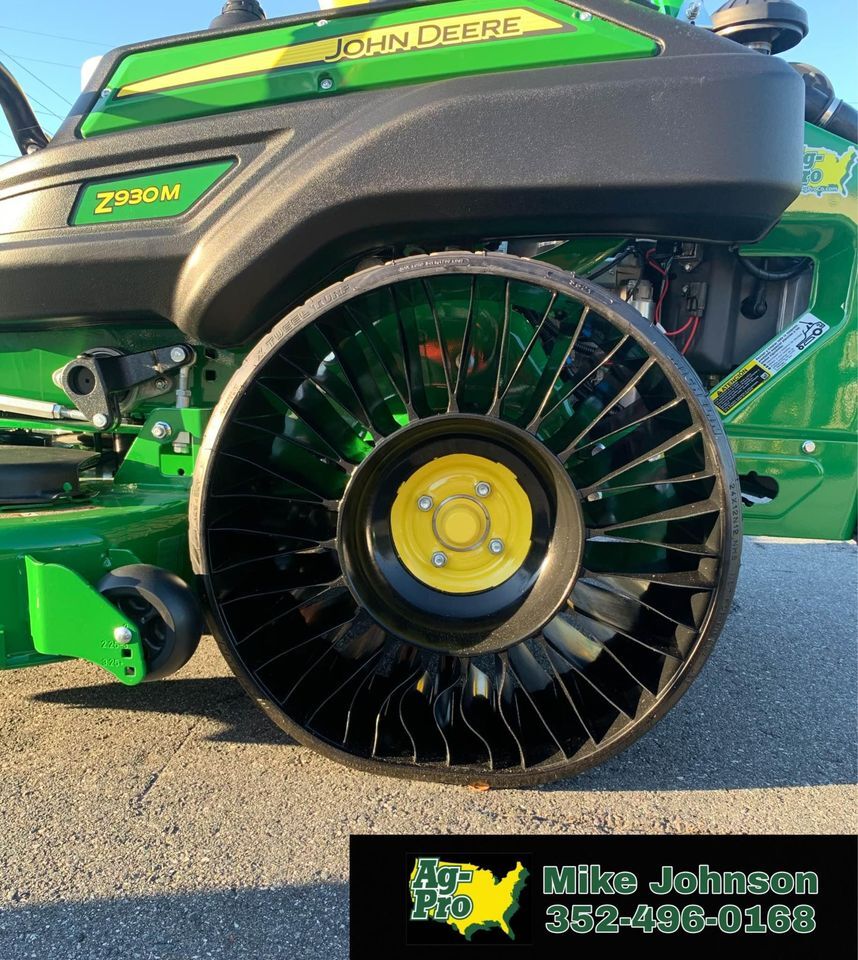 2023 John Deere Z930M Image 6