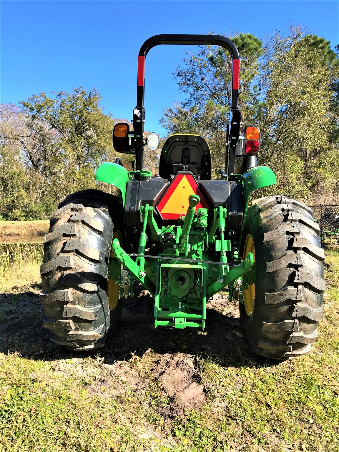 2023 John Deere 5045E Image 6