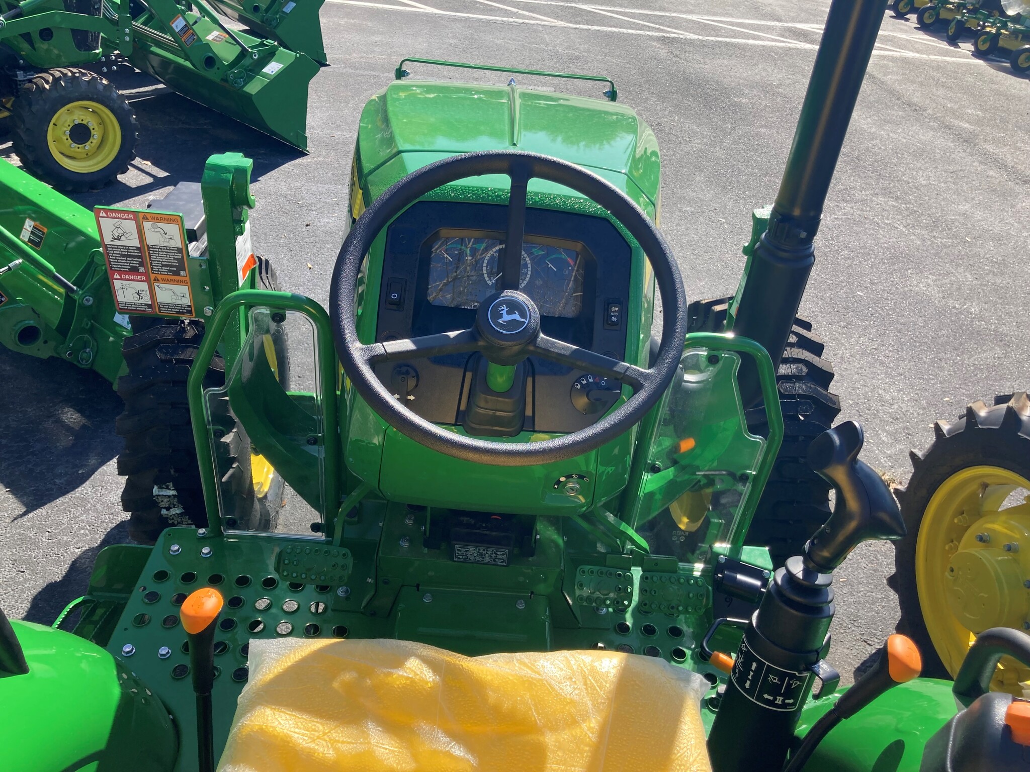 2023 John Deere 5045E Image 7