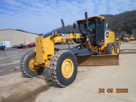 Photo of a 2023 John Deere 672G