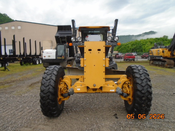 Photo of a 2023 John Deere 672G
