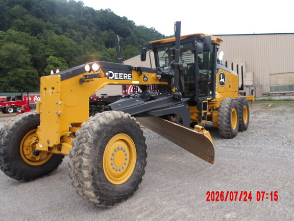 Photo of a 2023 John Deere 672G