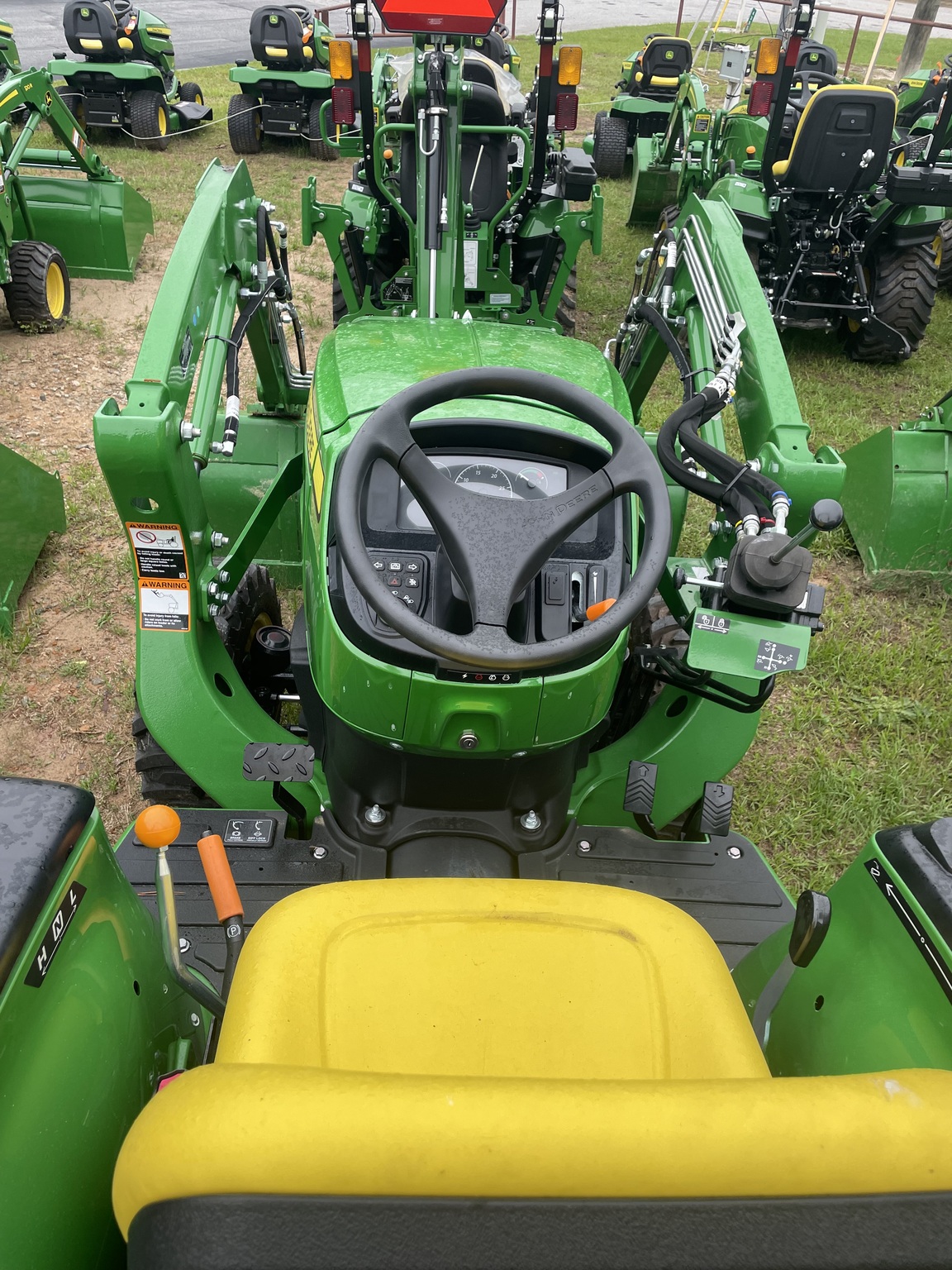 2023 John Deere 3038E Image 5