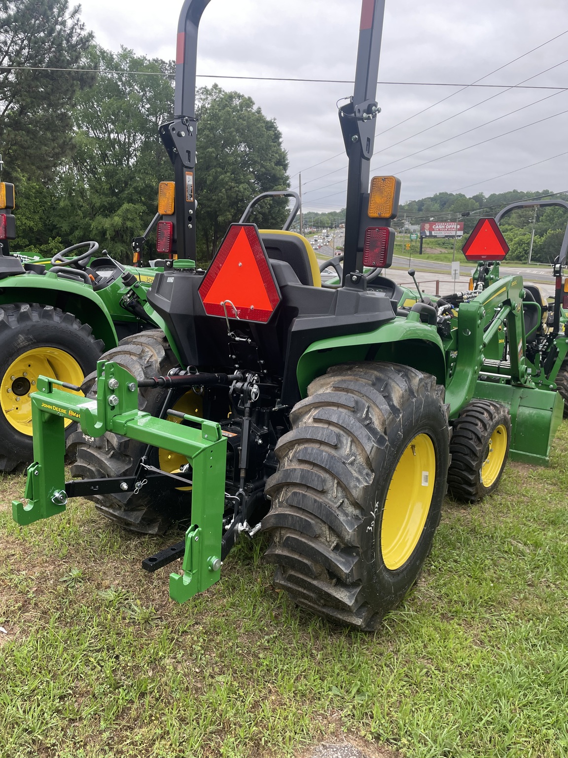 2023 John Deere 3038E Image 4