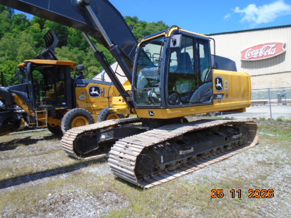 Photo of a 2023 John Deere 250P