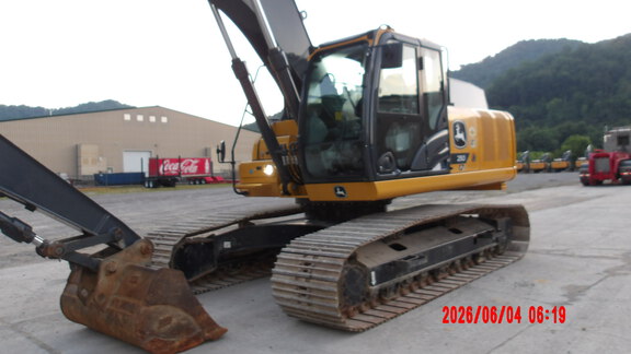 Photo of a 2023 John Deere 250P
