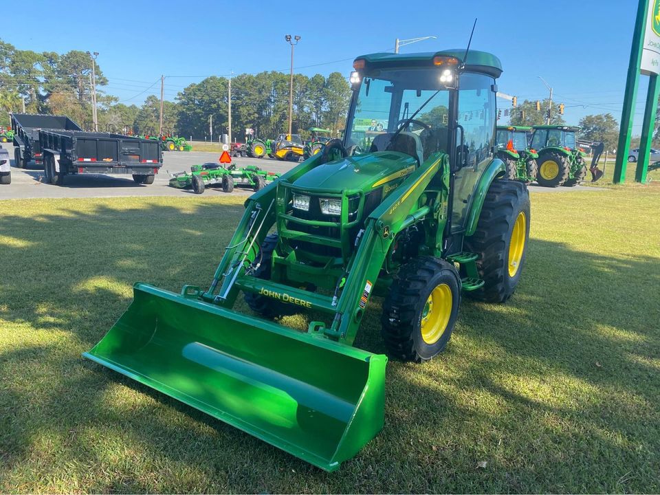 John Deere 4044R Image 4