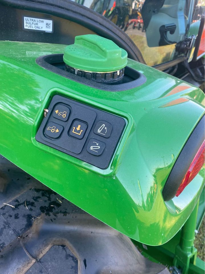 John Deere 4044R Image 1