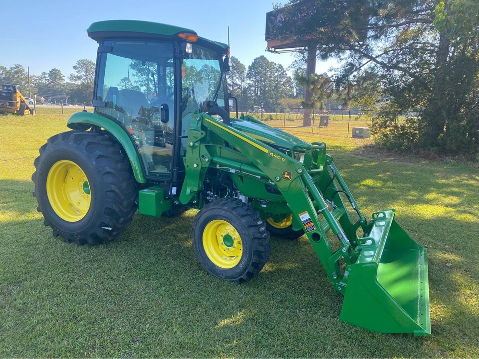 John Deere 4044R Image 2