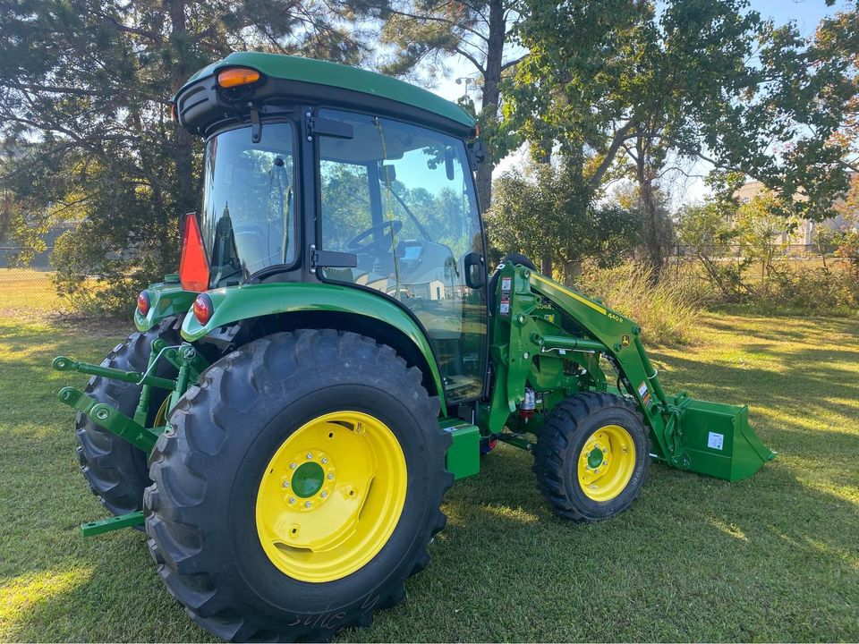 John Deere 4044R Image 5