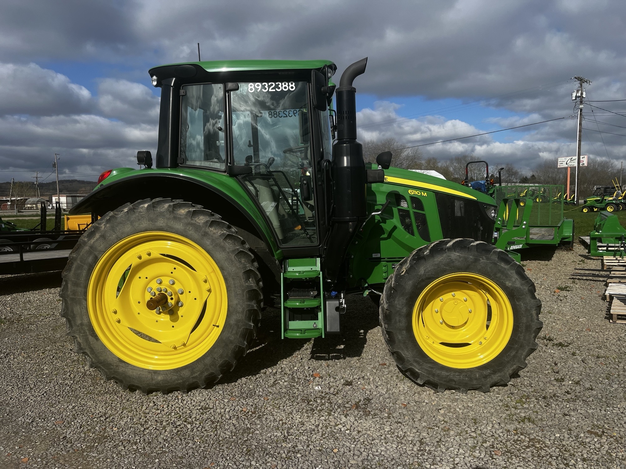 2022 John Deere 6110M Image 2