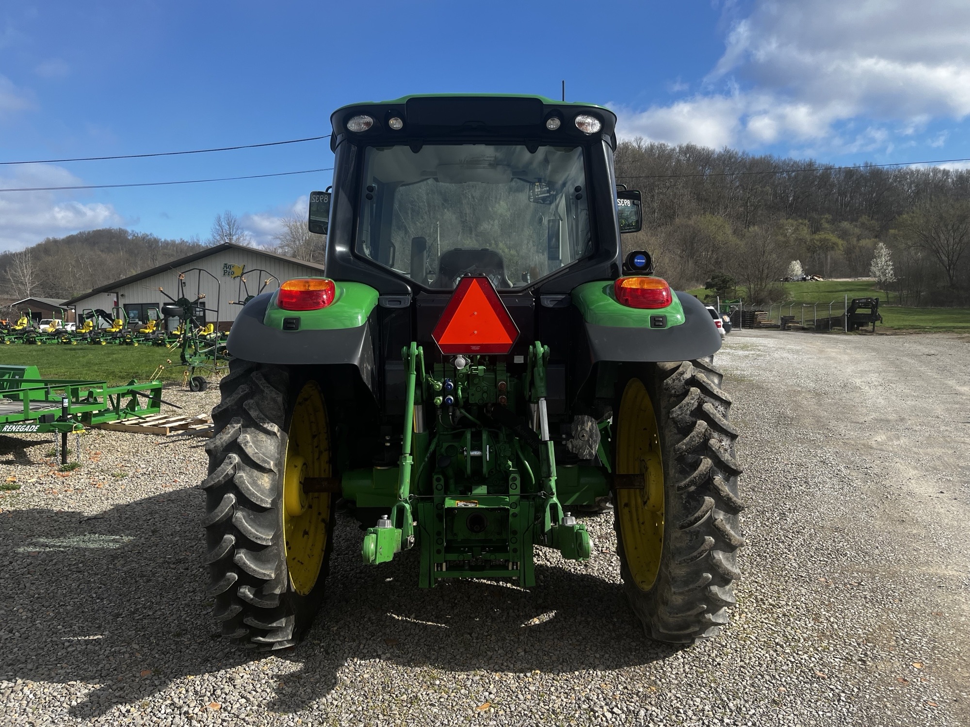 2022 John Deere 6110M Image 6
