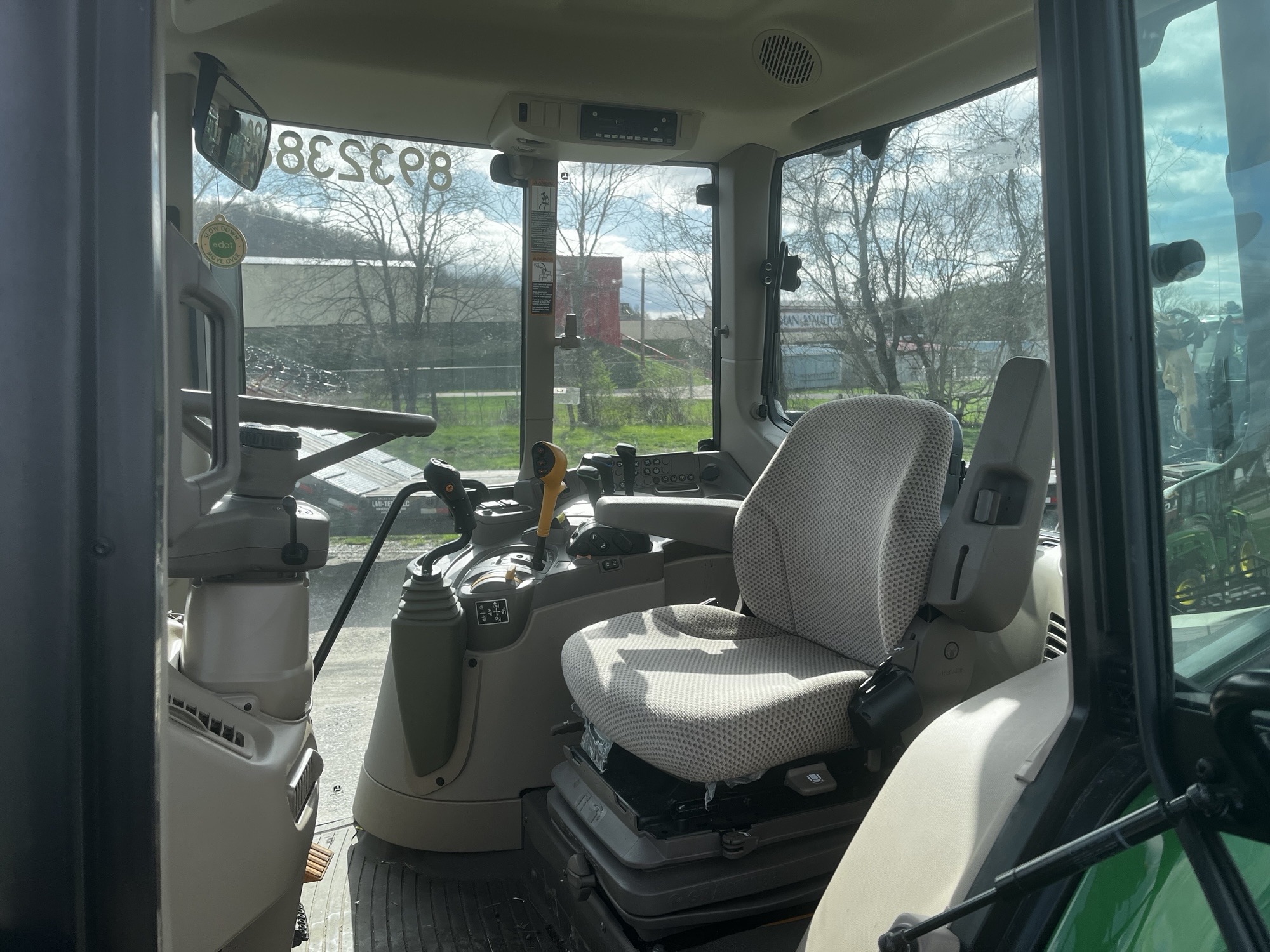 2022 John Deere 6110M Image 7