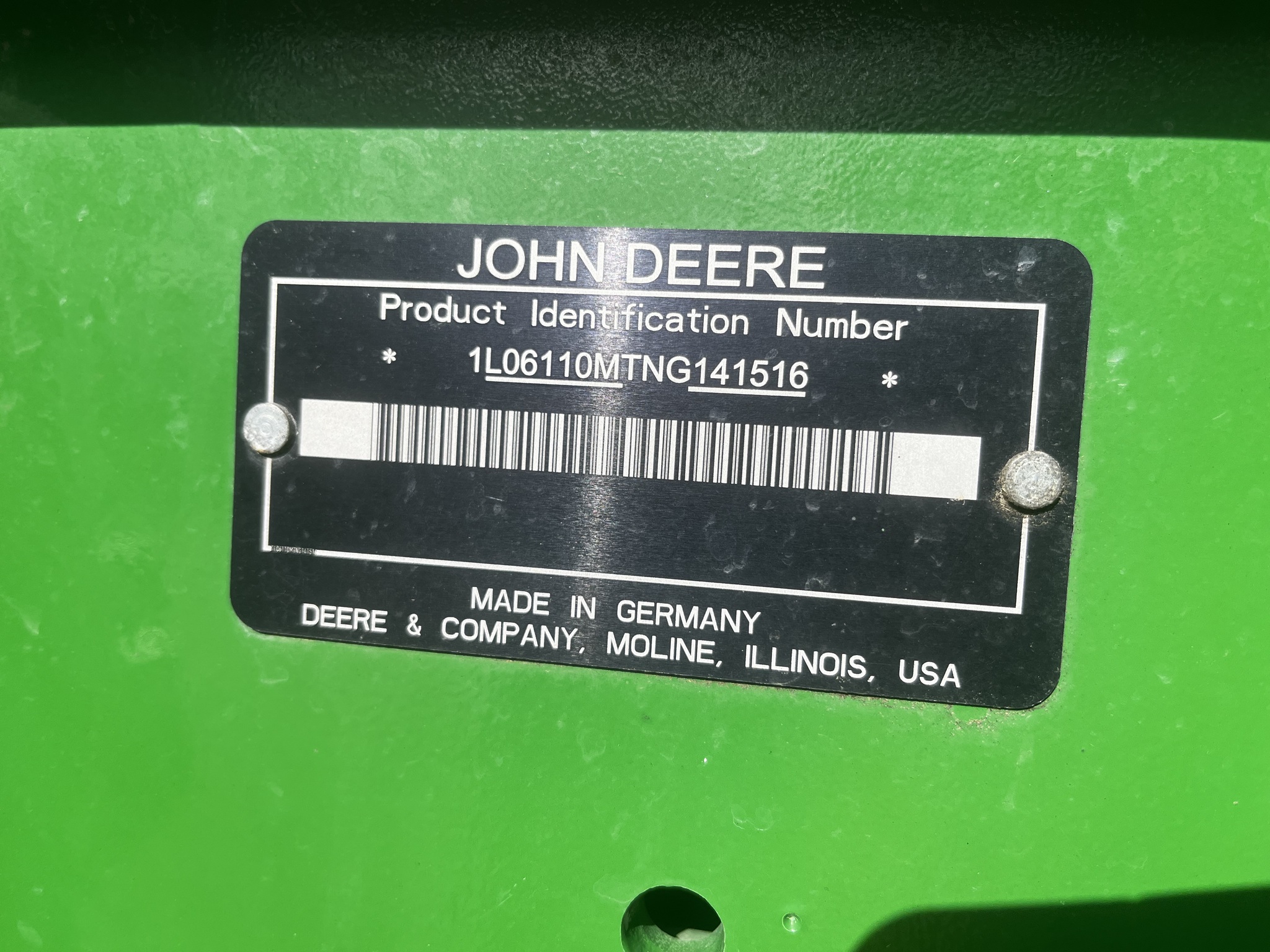2022 John Deere 6110M Image 9
